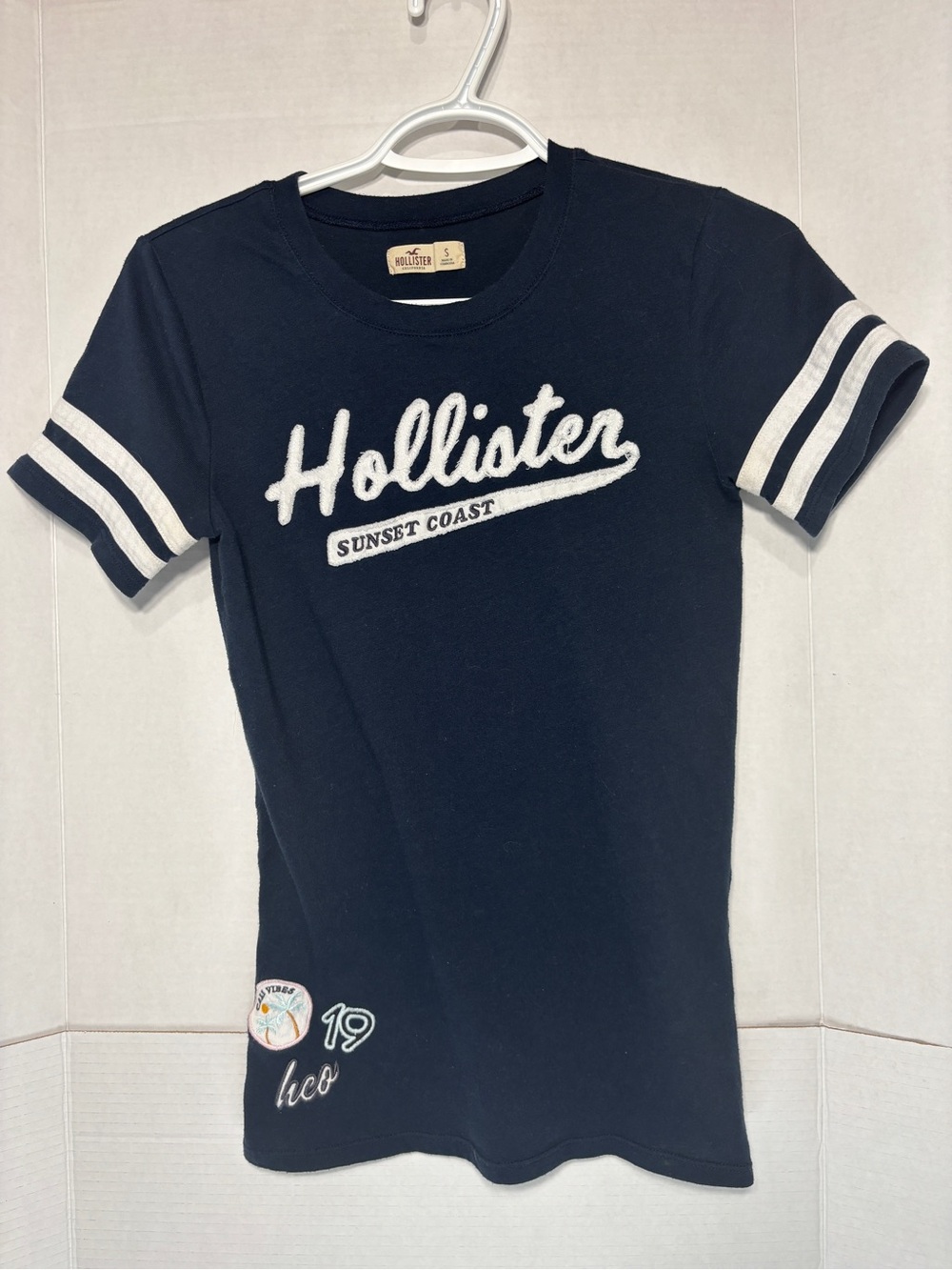 Hollister Women’s Small Y2K T-shirt Cali Vibes Fitted Summer Top Beachwear